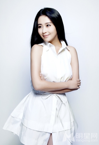 颖儿纯白清新写真 甜美笑容青春无敌