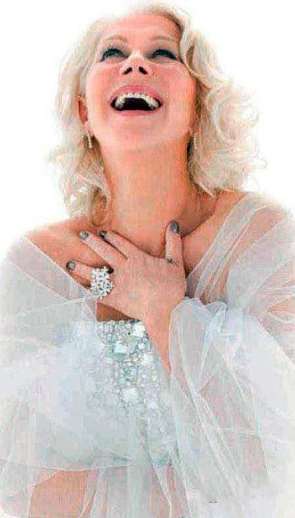 英国女演员海伦·米伦白纱裙散发独特魅力