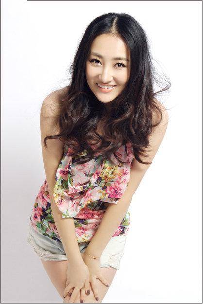 内地女演员高姝瑶可爱嘟嘴卖萌靓照