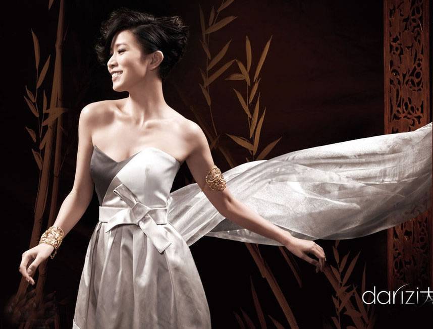 香港女星佘诗曼令人惊艳迷人写真大片