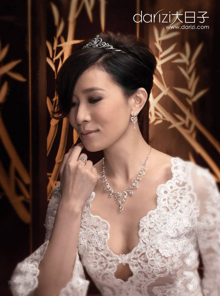 香港女星佘诗曼令人惊艳迷人写真大片