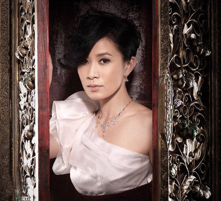 香港女星佘诗曼令人惊艳迷人写真大片