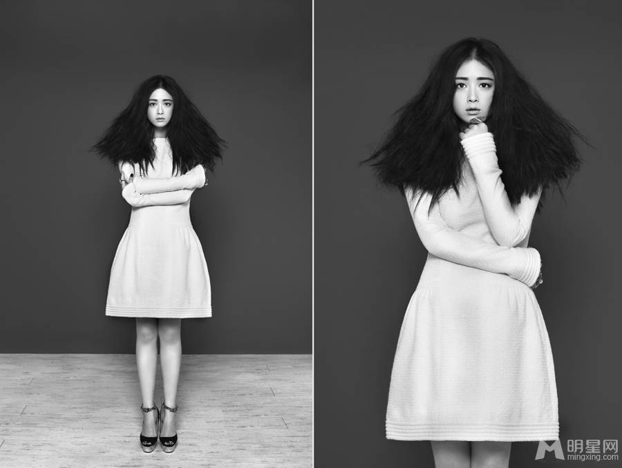 蒋欣霸气黑白时尚写真 复古质感性感迷人