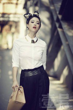 内地女星蒋欣帅气街头时尚潮流写真