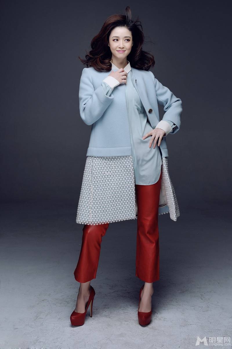 气质女星蒋欣秋冬写真 时尚优雅大方