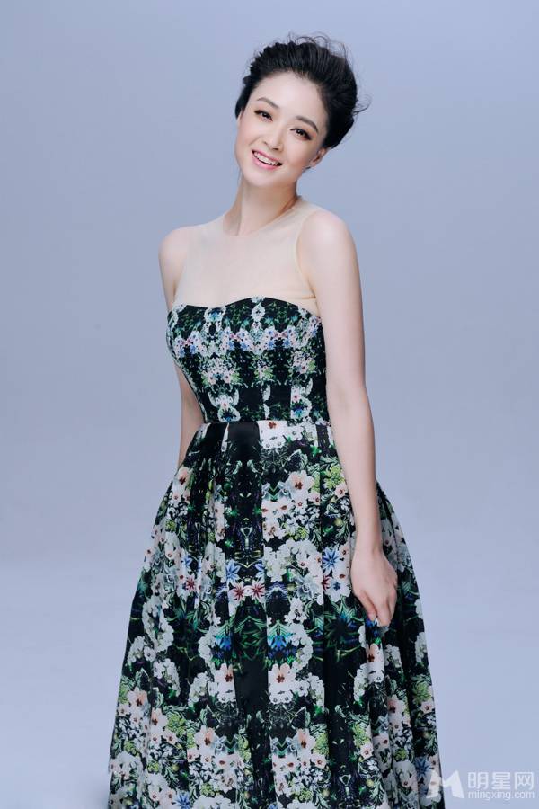 蒋欣初春优雅写真 俏皮灵动笑靥如花