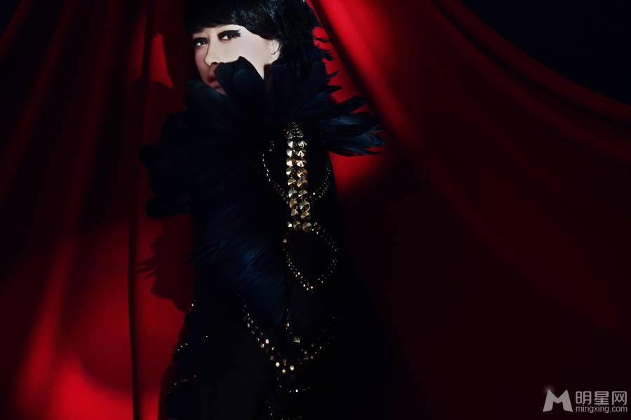 蒋欣狂野写真 烟熏妆妖娆魅惑