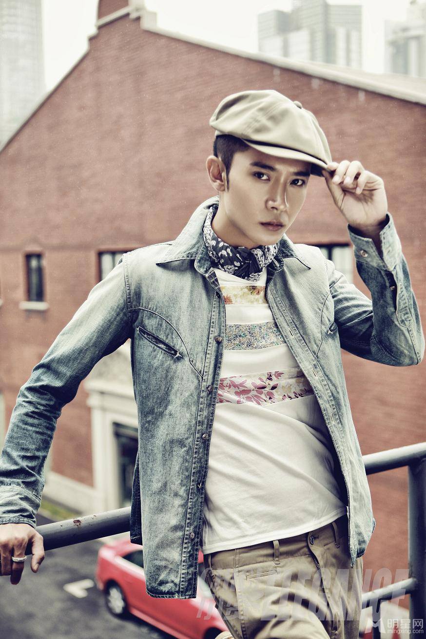 演员张丹峰复古写真 尽显雅痞冷酷