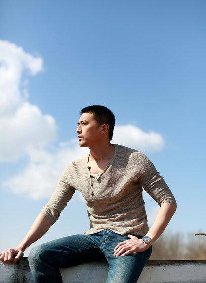 台湾男星田家达诠释自由奔放户外写真