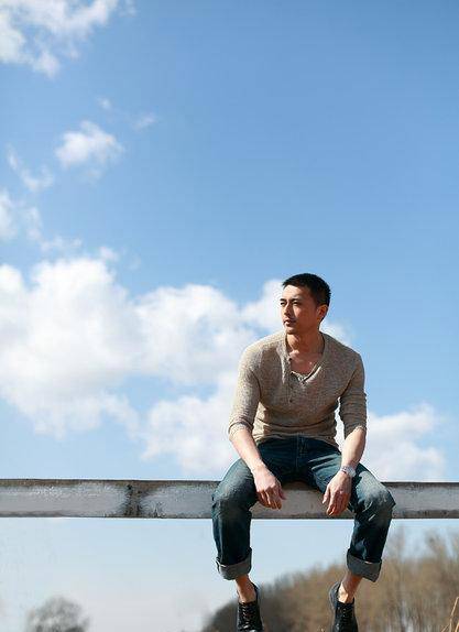 台湾男星田家达诠释自由奔放户外写真