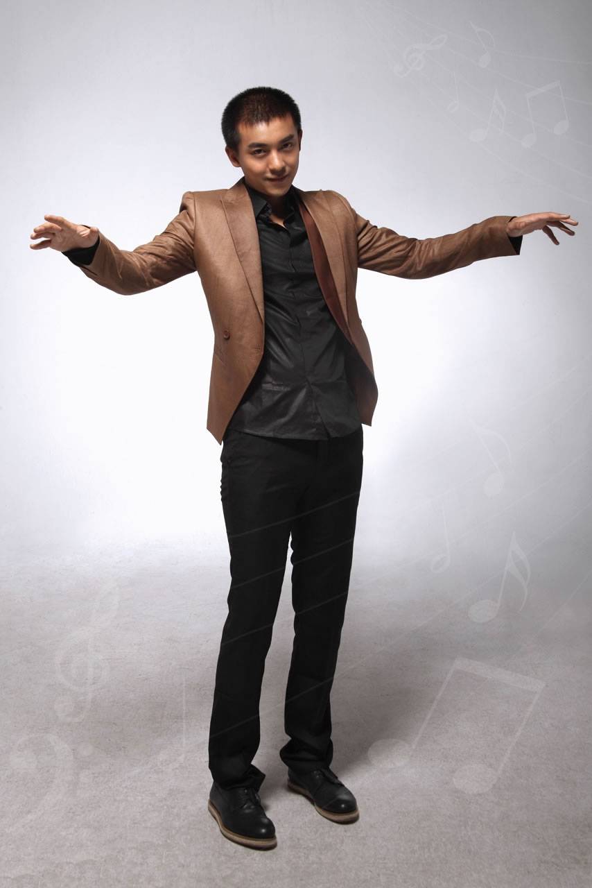 内地男演员李佳航潇洒耍酷写真集