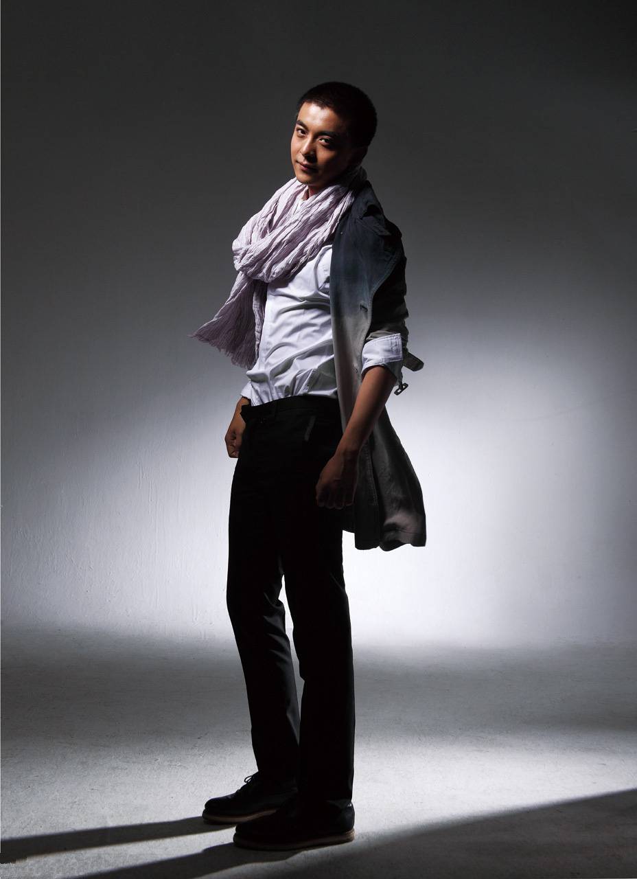 内地男演员李佳航潇洒耍酷写真集