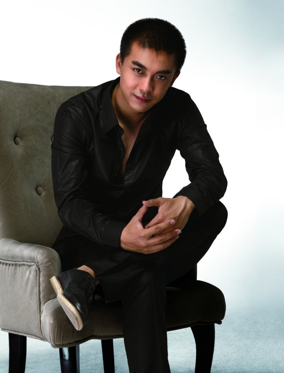 内地男演员李佳航潇洒耍酷写真集