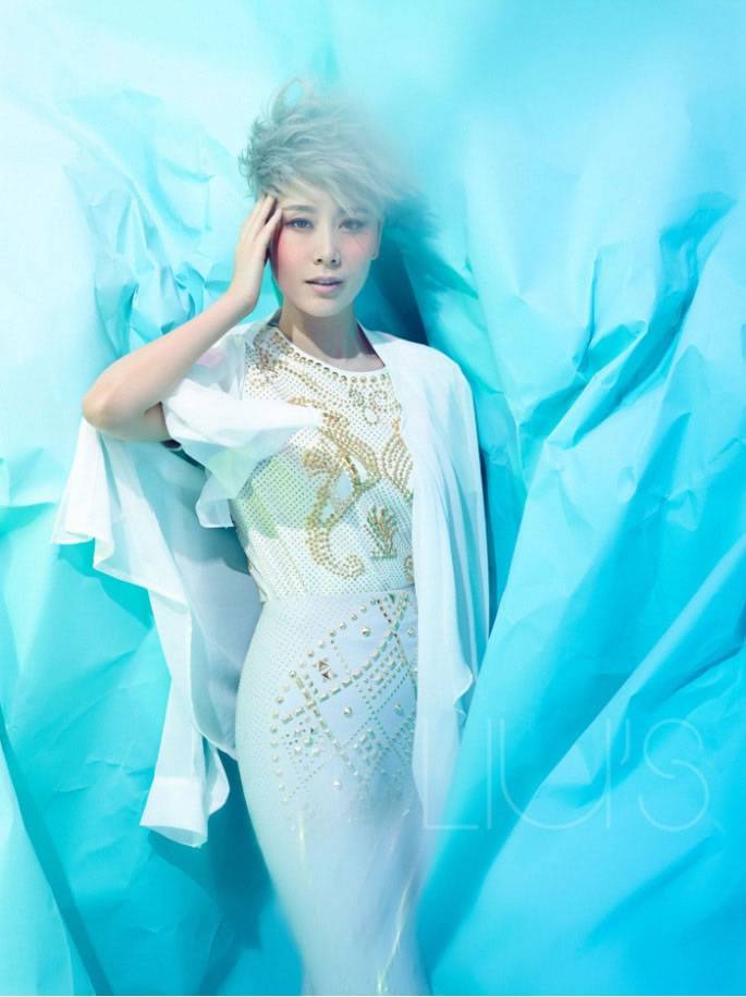 中国女演员海清演绎海之女唯美梦幻写真