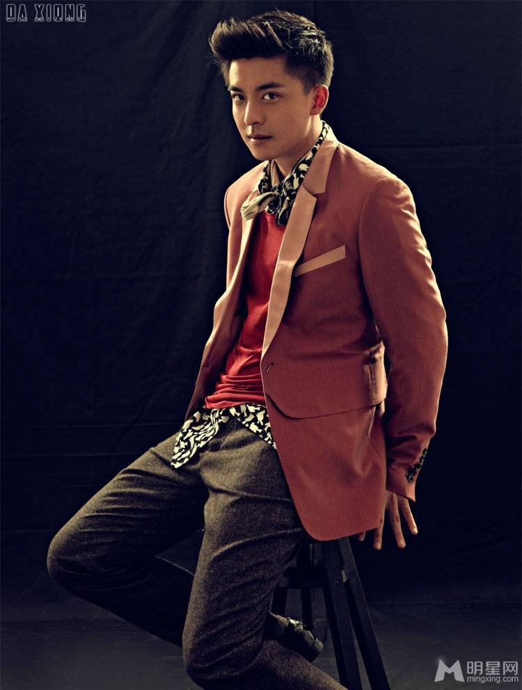 李佳航尽显绅士风度迷人高清写真