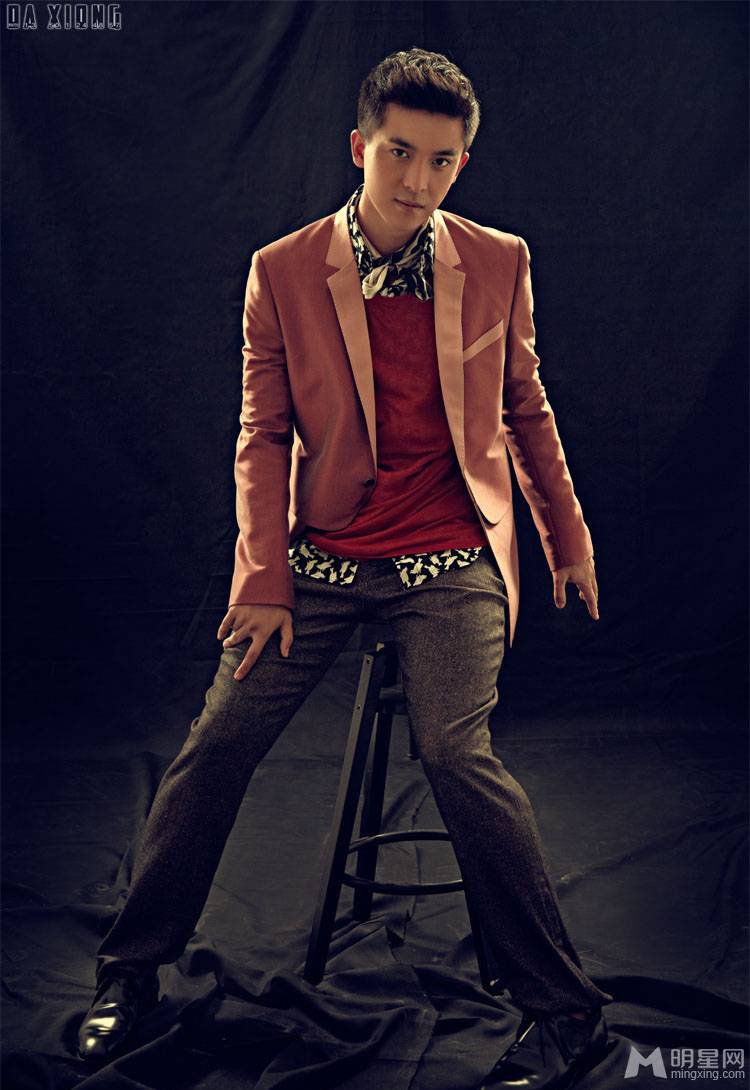 李佳航尽显绅士风度迷人高清写真