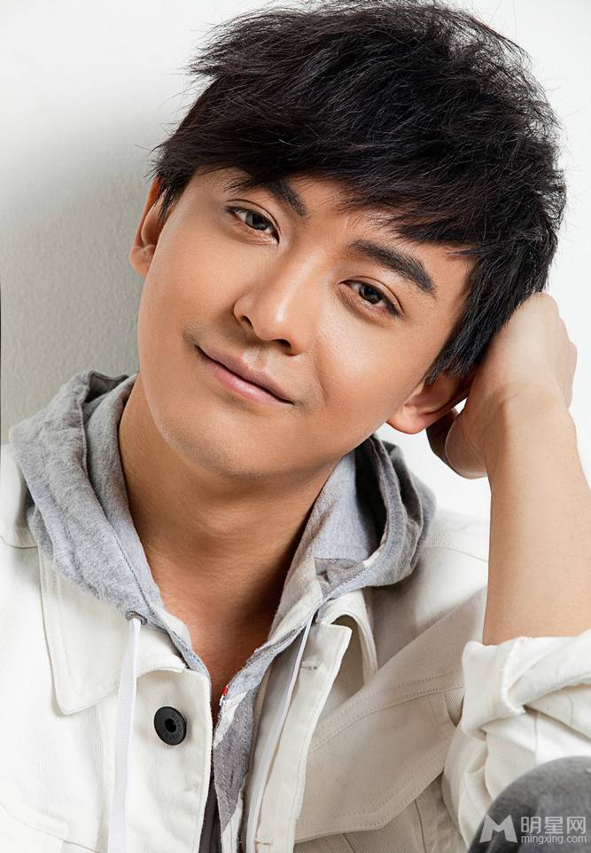 李佳航眉开眼笑亲和力爆棚写真照