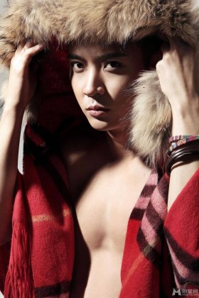 张丹峰冬日写真 尽显熟男诱惑