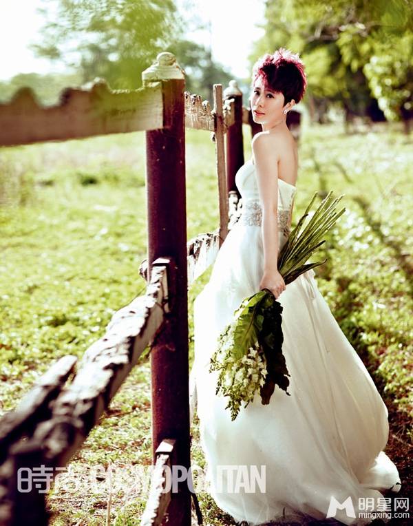 国民媳妇海清散发优雅时尚气质写真照