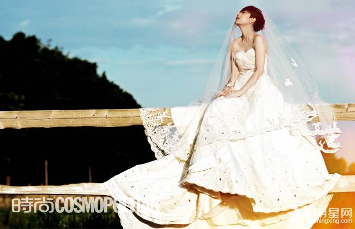 国民媳妇海清散发优雅时尚气质写真照