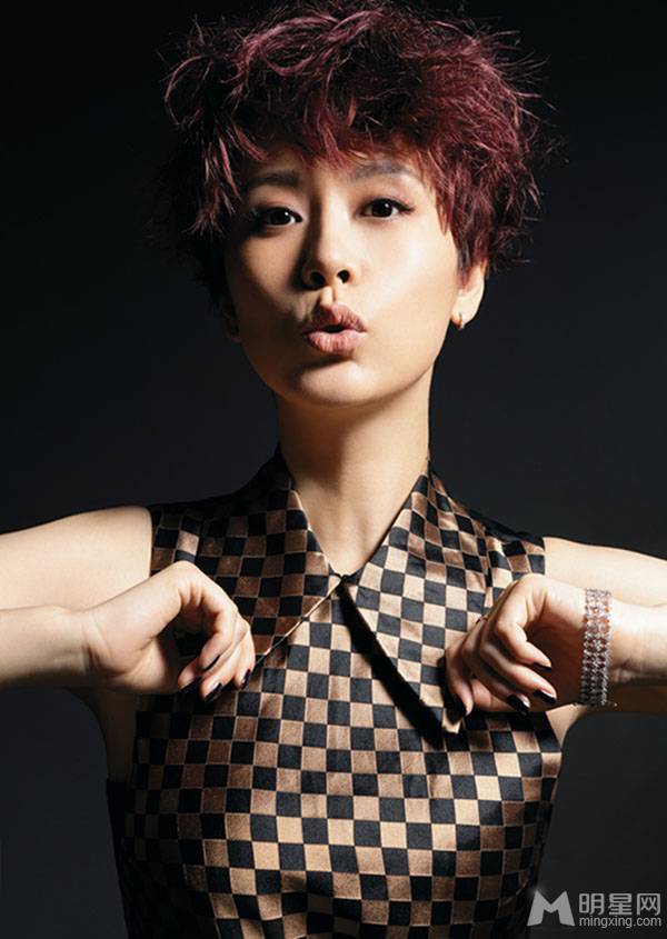 海清演绎现代都市时尚女郎写真