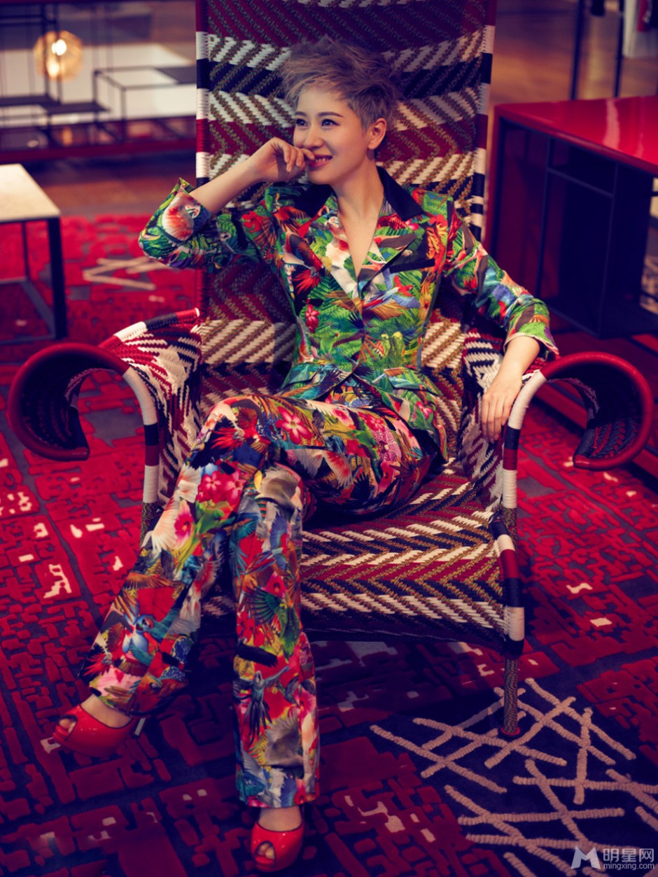 海清白发造型尽显惊艳女王范