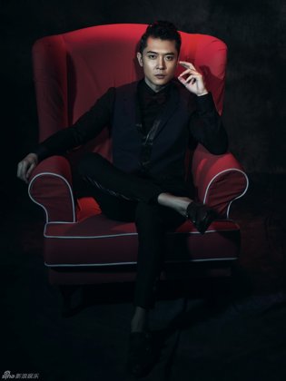 张丹峰优雅王族写真 展现邪魅暗夜风格