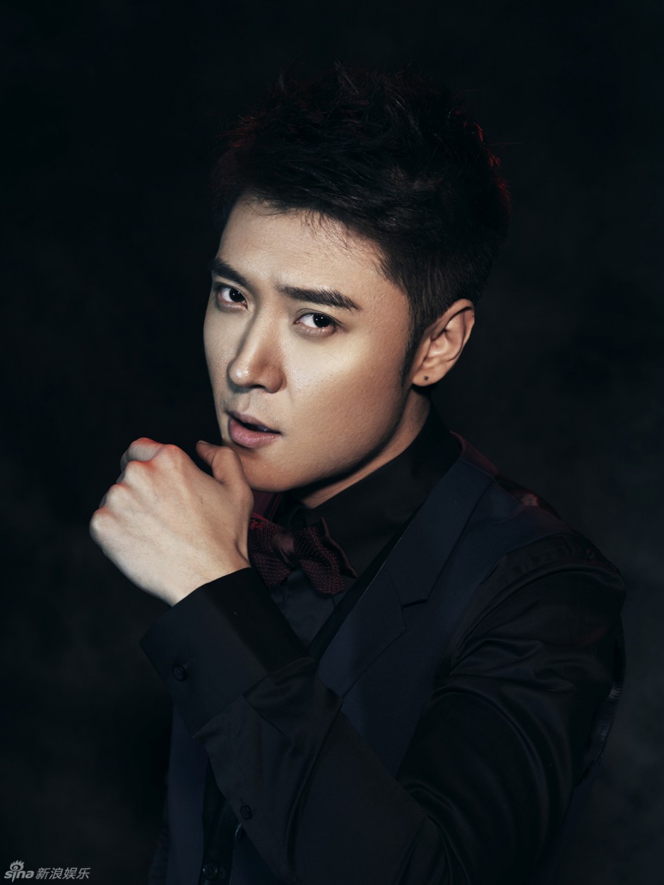 张丹峰优雅王族写真 展现邪魅暗夜风格