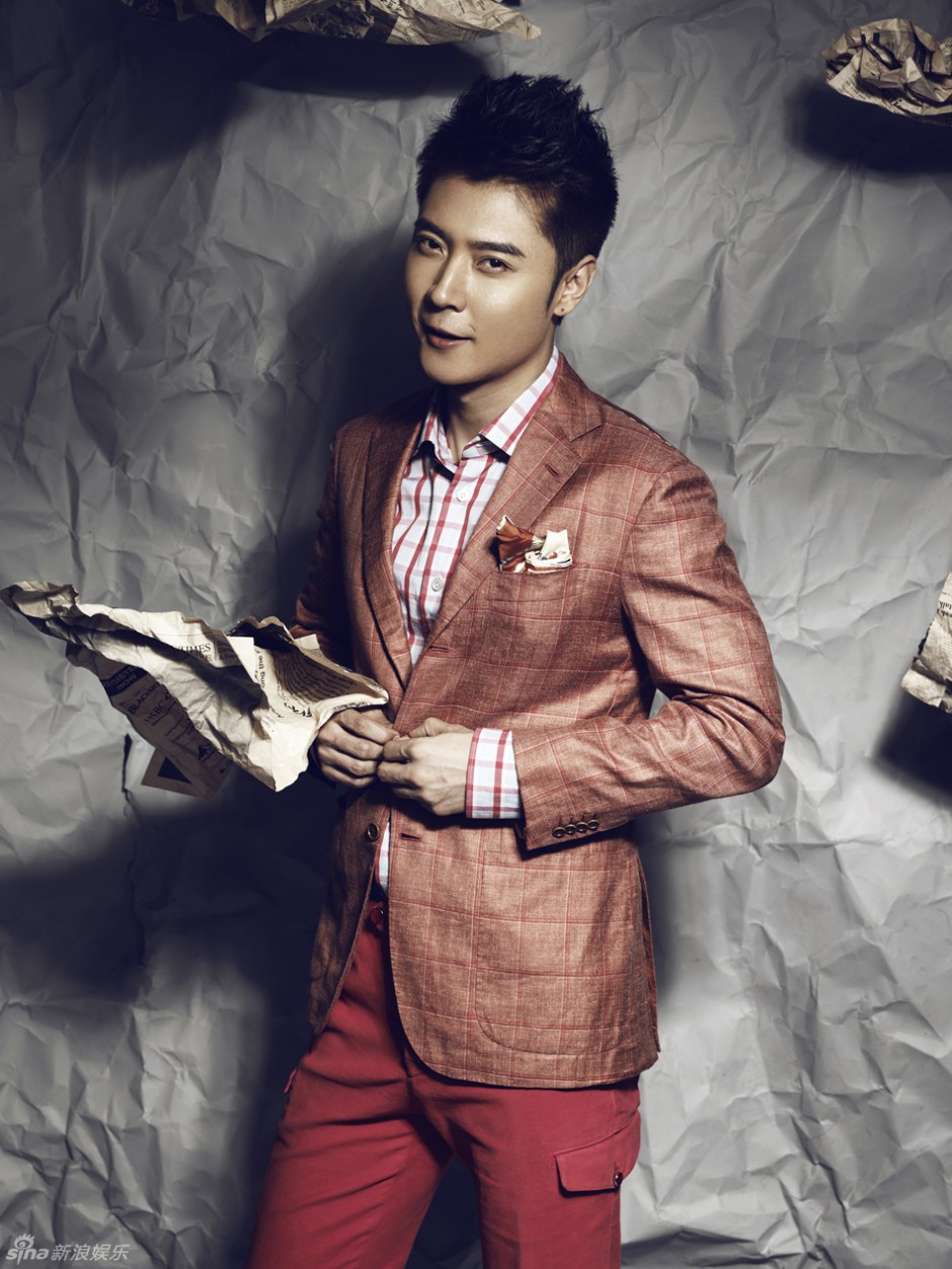 暖男张丹峰英伦风写真 创意个性笑容纯真