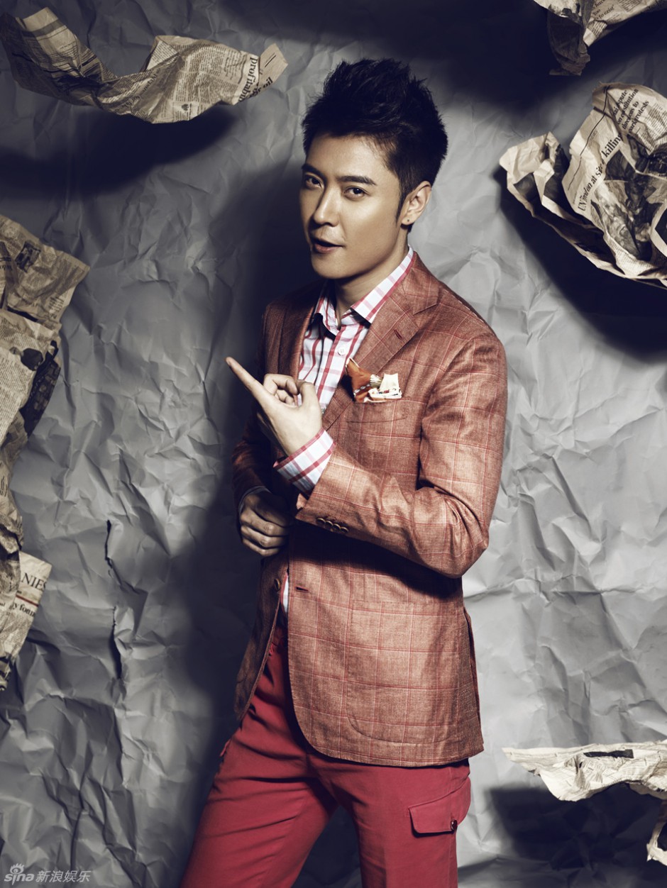 暖男张丹峰英伦风写真 创意个性笑容纯真