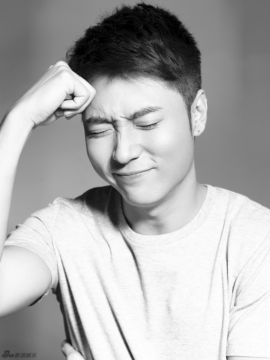 张丹峰帅气黑白百变表情秀 调皮可爱尽现男人魅力