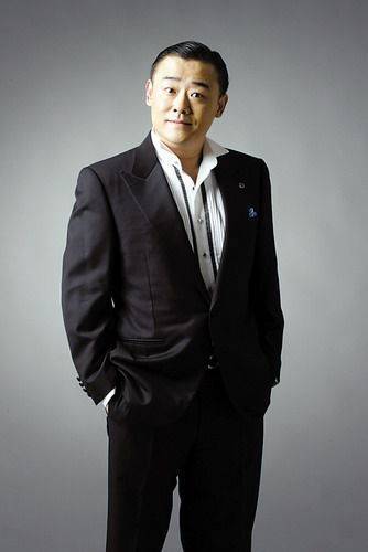 海派清口创始人周立波绅士写真