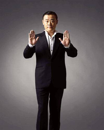 海派清口创始人周立波绅士写真