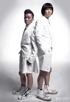 王宝强搭档小沈阳拍摄雷人搞怪写真