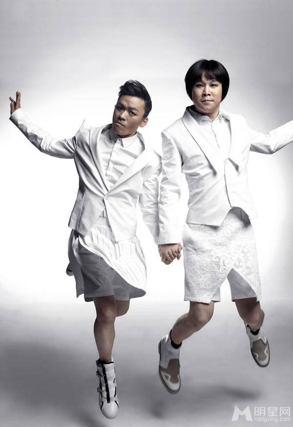 王宝强搭档小沈阳拍摄雷人搞怪写真