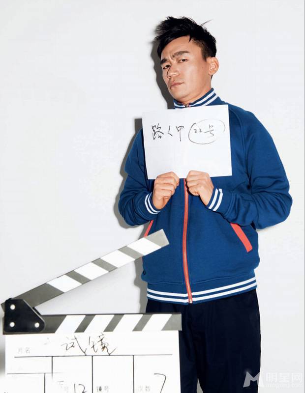 王宝强搞笑演绎小人物写真 坚韧品质惹人称赞