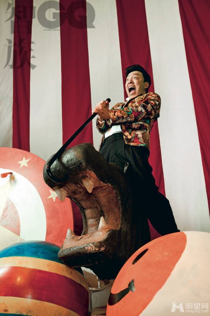 黄渤与好友徐铮搞怪写真 化身个性驯兽师