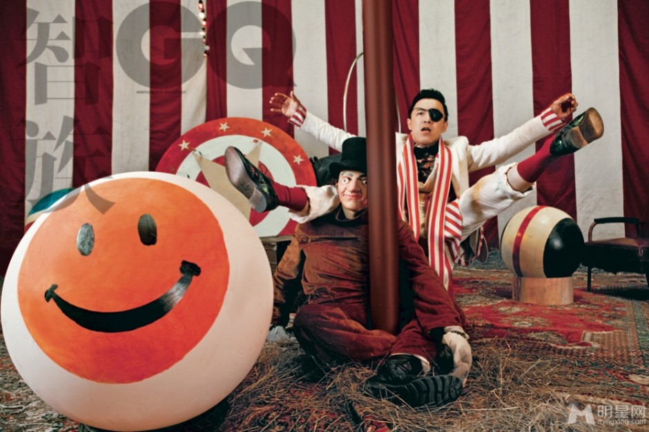 黄渤与好友徐铮搞怪写真 化身个性驯兽师