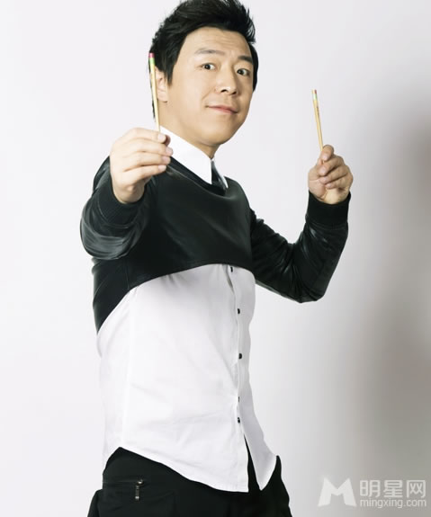 黄渤鬼马写真 俏皮搞怪姿势多