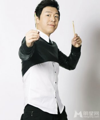 黄渤鬼马写真 俏皮搞怪姿势多