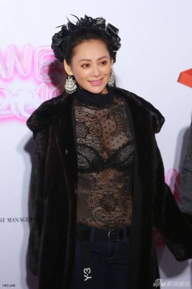 演员宁静性感蕾丝透视装出席活动