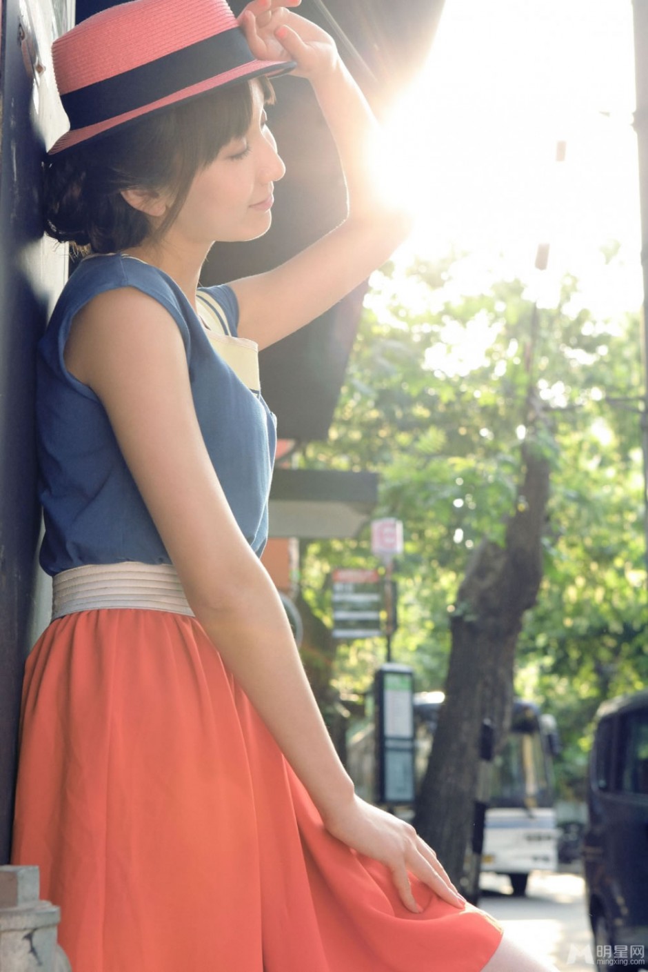 娄艺潇唯美清纯户外写真图片