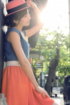 娄艺潇唯美清纯户外写真图片