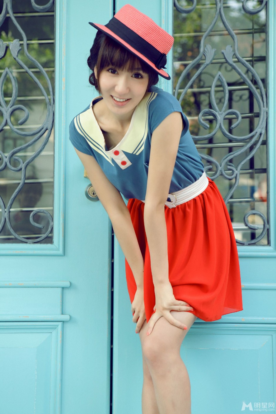 娄艺潇唯美清纯户外写真图片