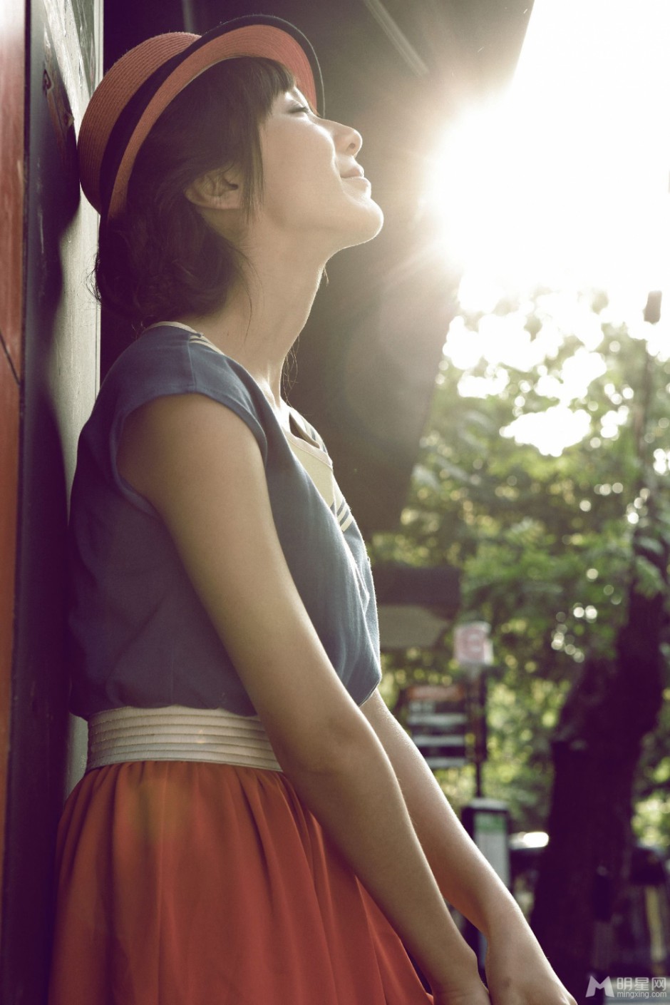 娄艺潇唯美清纯户外写真图片