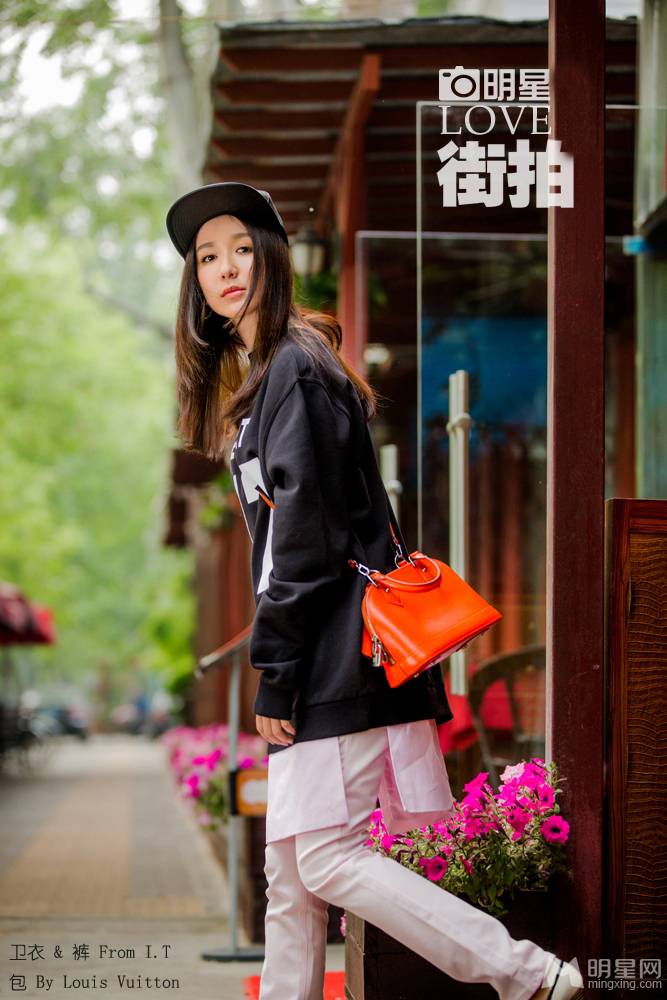 娄艺潇时尚装扮回头率爆棚
