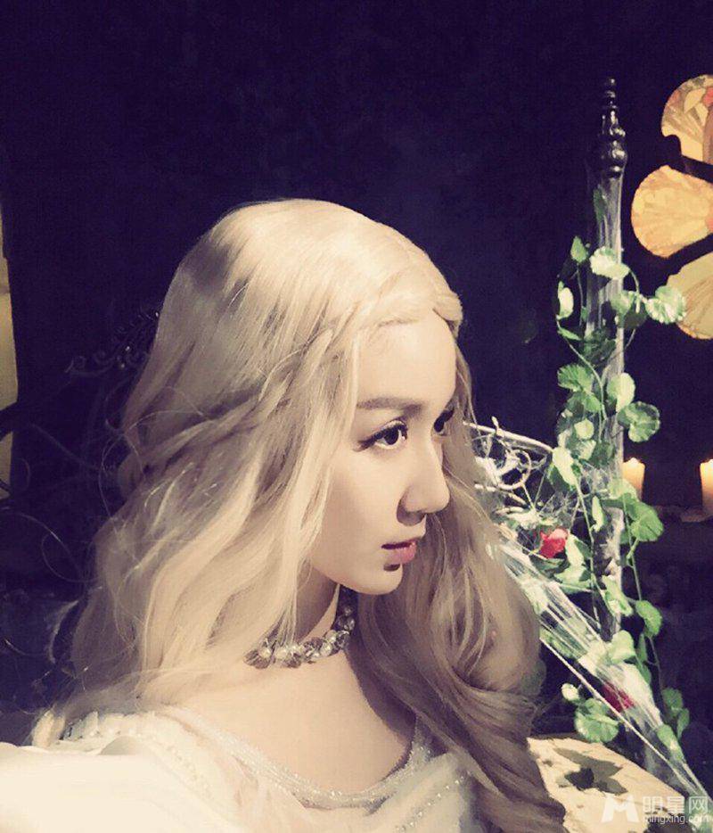 娄艺潇绝美造型宛若童话公主