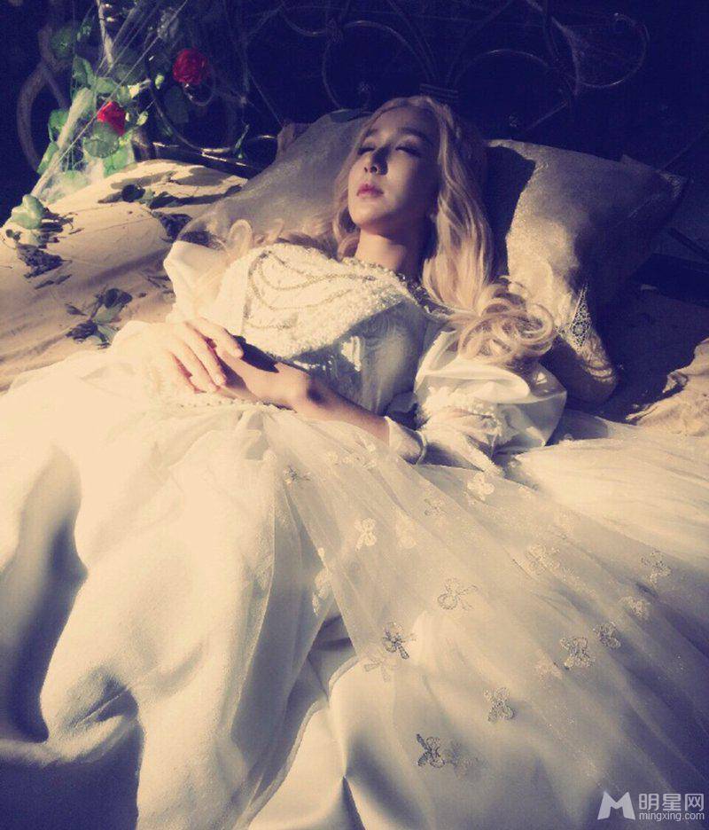 娄艺潇绝美造型宛若童话公主
