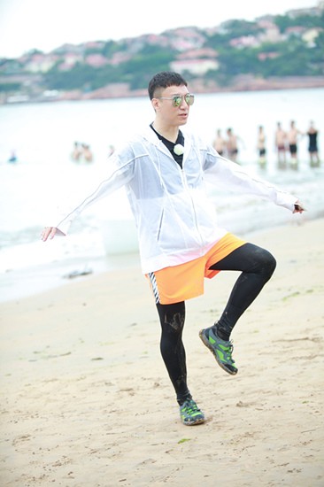 当红人气大叔孙红雷极限挑战呆萌剧照