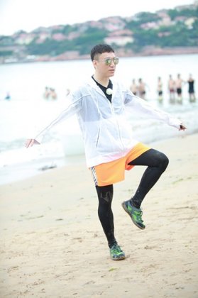 当红人气大叔孙红雷极限挑战呆萌剧照